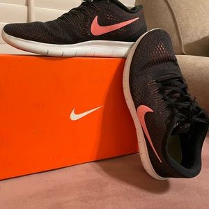 Size 10 Nike Free Run in Black and Pink